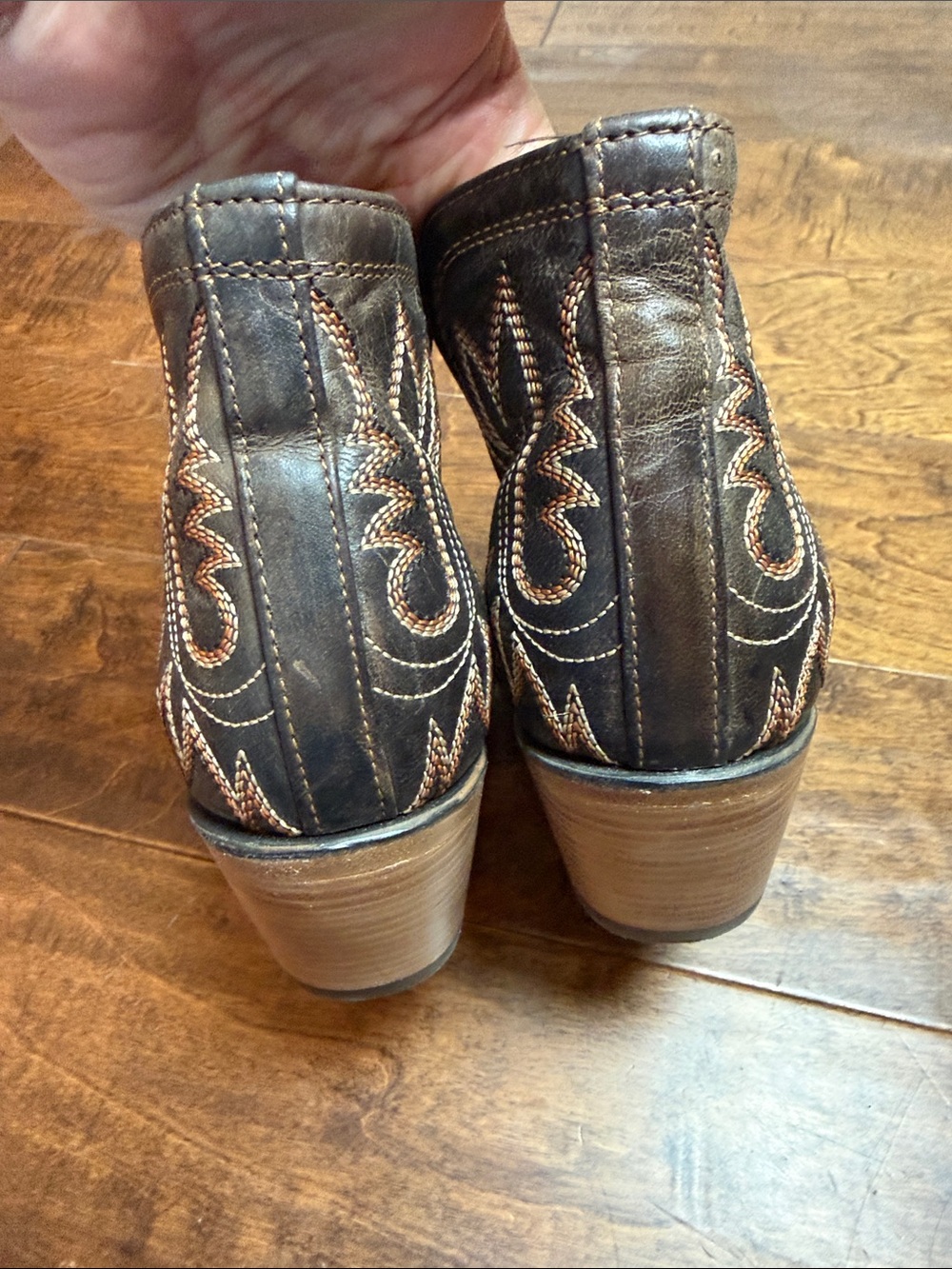 Ariat Women's Dixon Weathered Western Booties, size 8 - Picture 4 of 8